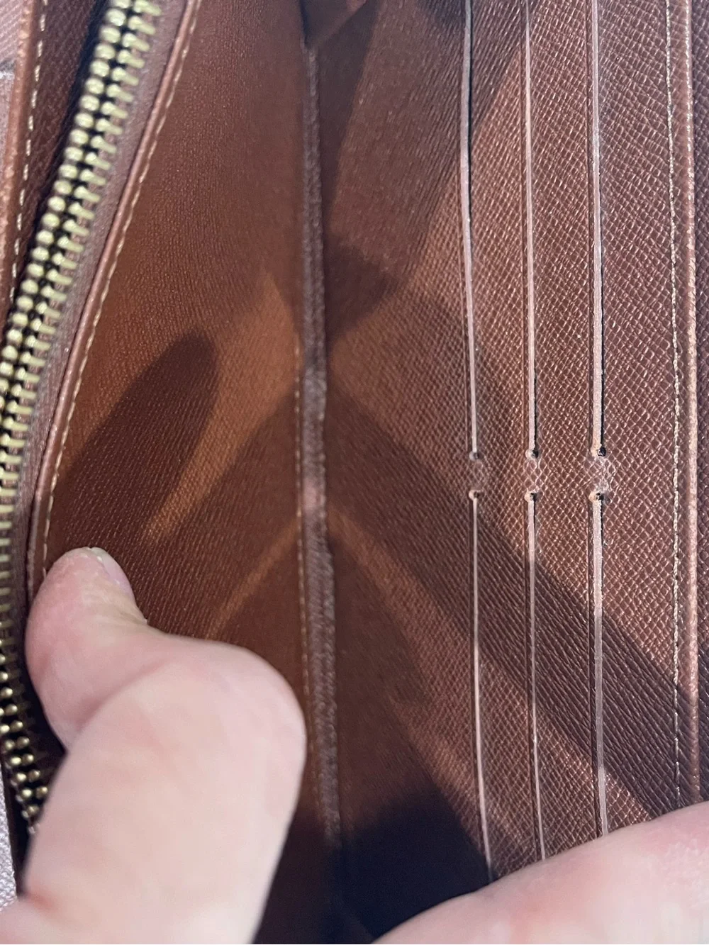 Louis Vuitton zippy organizer